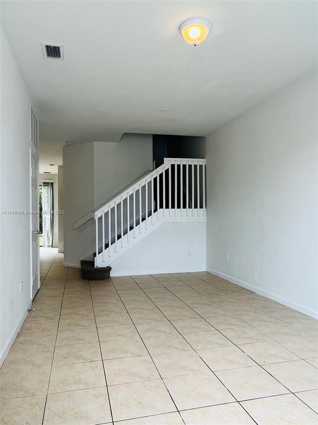 Building Photo - 1698 SW Via Rossa