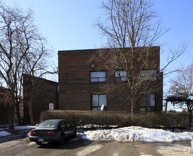Building Photo - Tobermory Townhouses