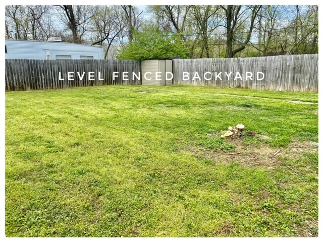 Large, level backyard with 6' privacy fence - 4129 Walker Boulevard