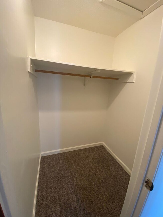 Foto del edificio - 2 bedroom, 1.5 bath end unit Townhouse near Forest Hills Shopping Center and Downtown Durham NC