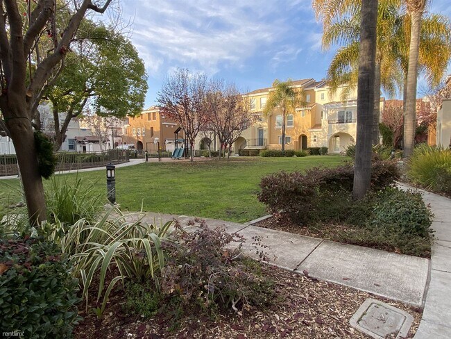 Foto del edificio - 2 br, 2.5 bath Townhome - 1714 Hillebrant ...