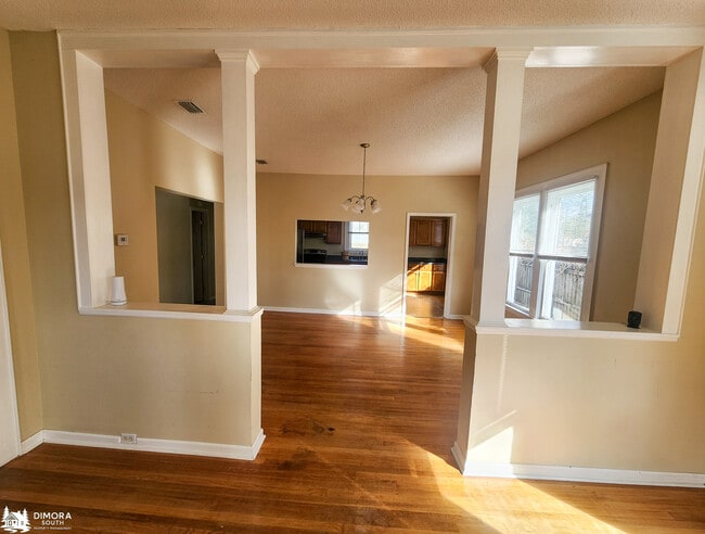 Building Photo - 501 S Presley St