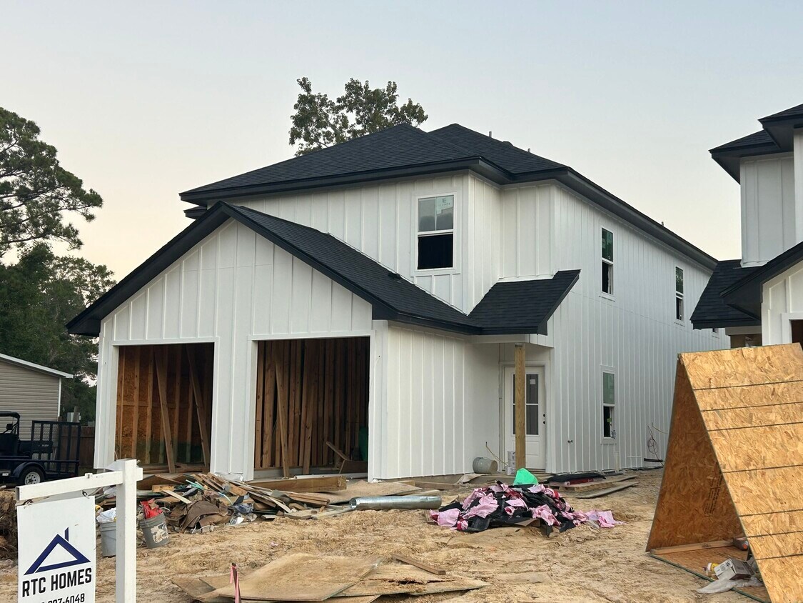 Foto principal - 8427 Harvard Dr