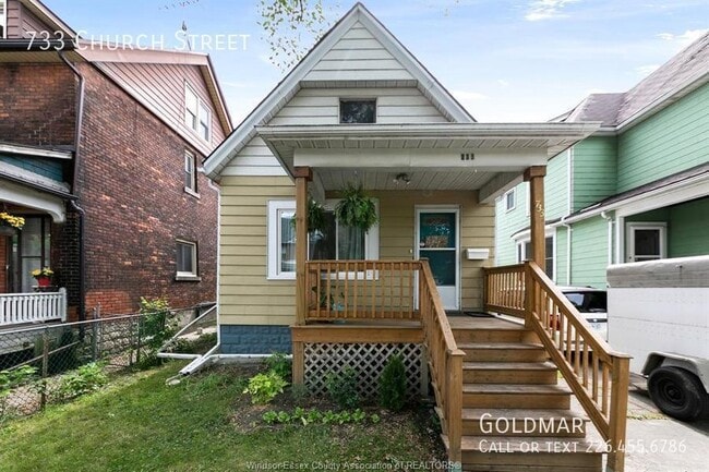 Photo du bâtiment - Family Home with a park right behind you!