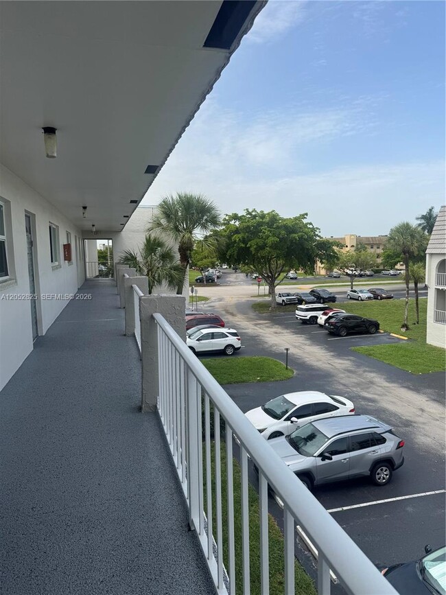 Building Photo - 8220 Sunrise Lakes Blvd