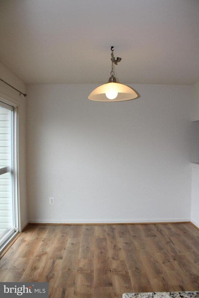 Building Photo - 105 Monticello Square