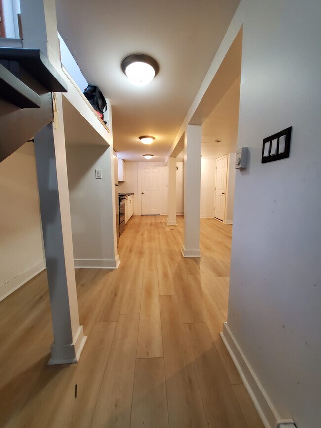 Building Photo - 1107 Aldea Av