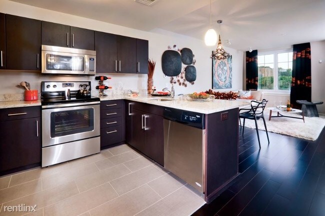 Foto del edificio - 1575 Harbor Blvd