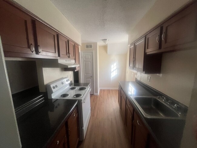 Building Photo - 3260-3266Kabel