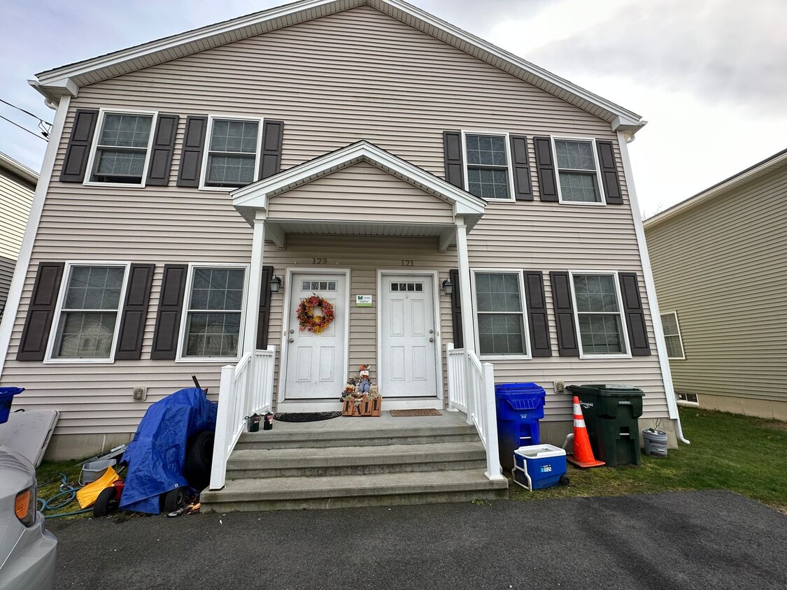 Primary Photo - 125-127 Laconia