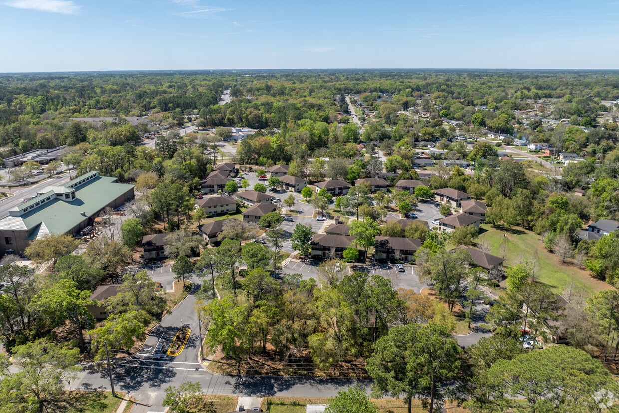 Context - Pine Hill Apartments