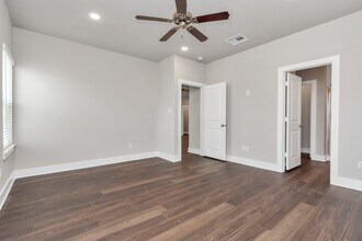 Building Photo - 10638 Cascade Crk Dr