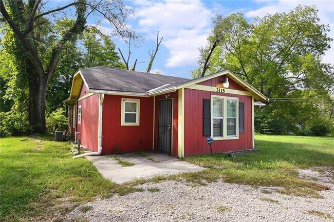 Building Photo - Updated 2 bed 1 bath house on large lot.
