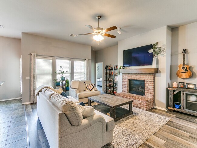 Building Photo - Modern 3 bed/2 bath in Choctaw