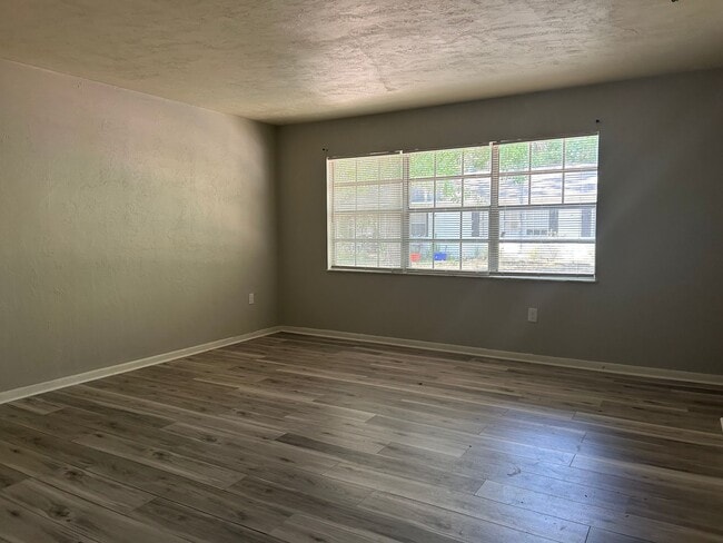 Building Photo - HALF OFF RENT!! 2/1 with Covered Porch nea...