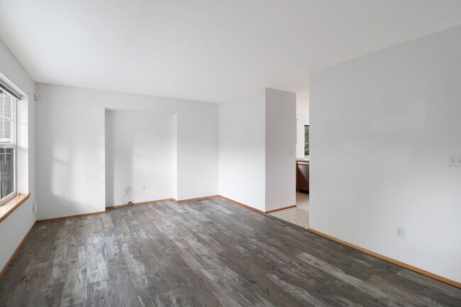 Foto del edificio - 2 Bed 1 Bath - Single Story - Pet Friendy - Large Backyard