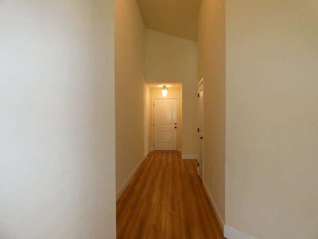 Building Photo - Charming 3-Bedroom Home