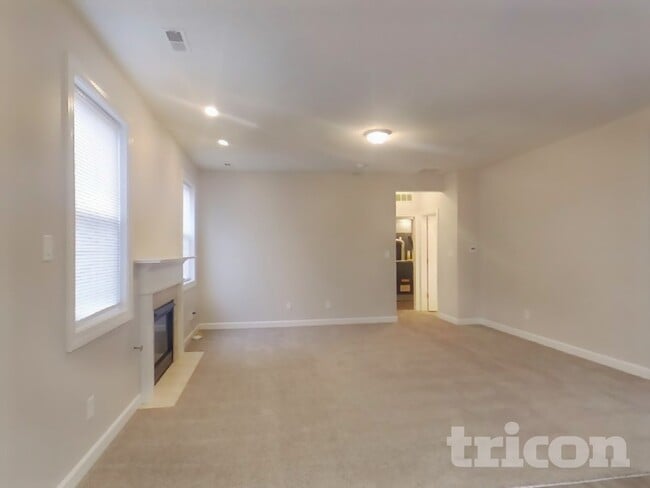 Building Photo - 1044 Hazelwood Dr