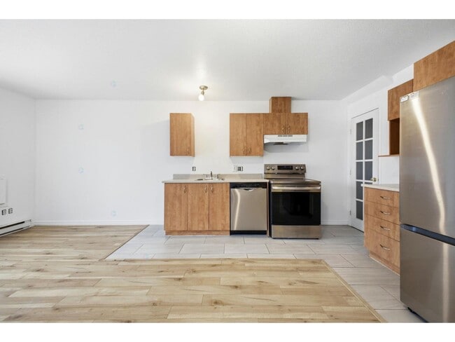 Building Photo - 321 Rue Champlain