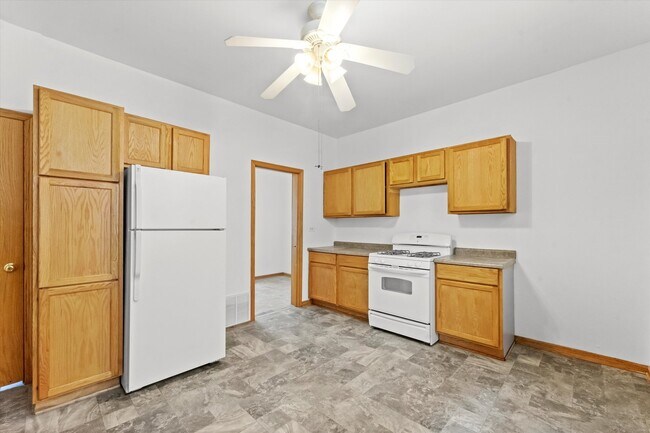 Building Photo - 3227 S Lituanica Ave