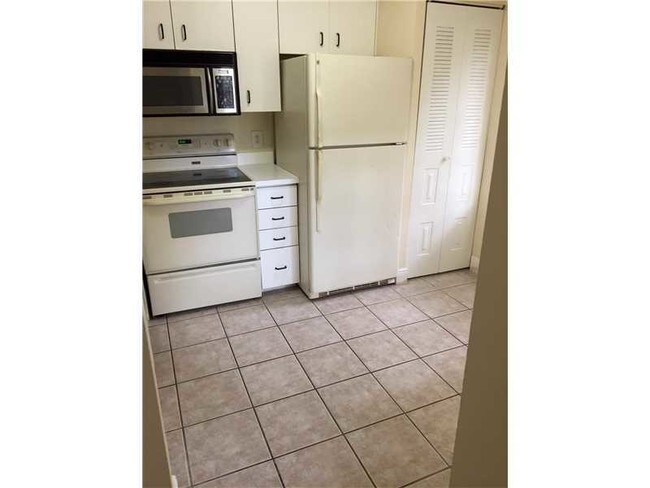 Building Photo - 921 Coral Club Dr