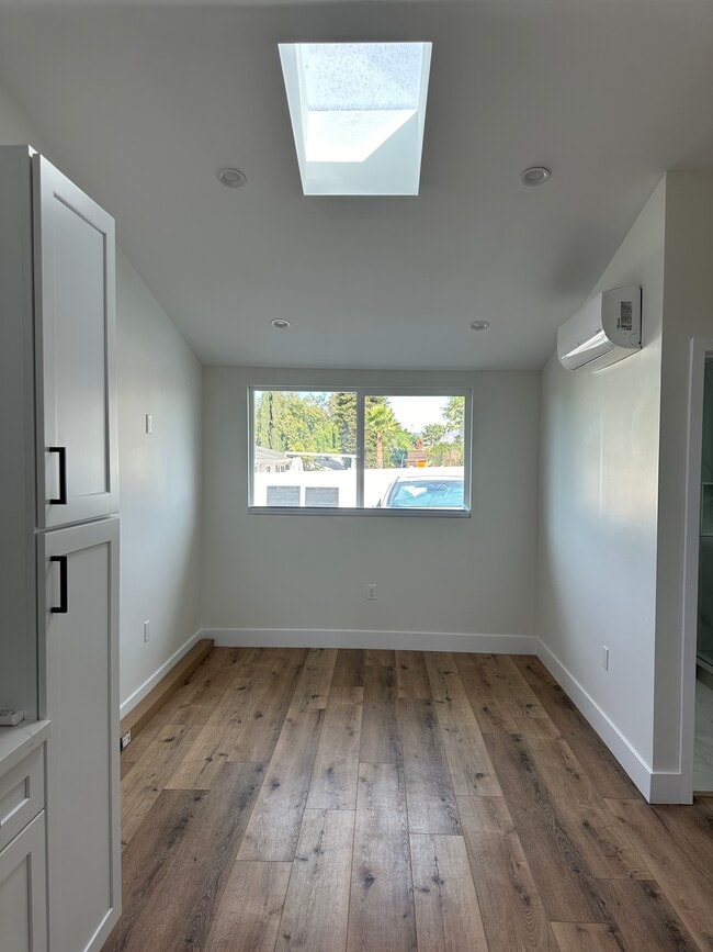 Building Photo - 5561 Mason Ave