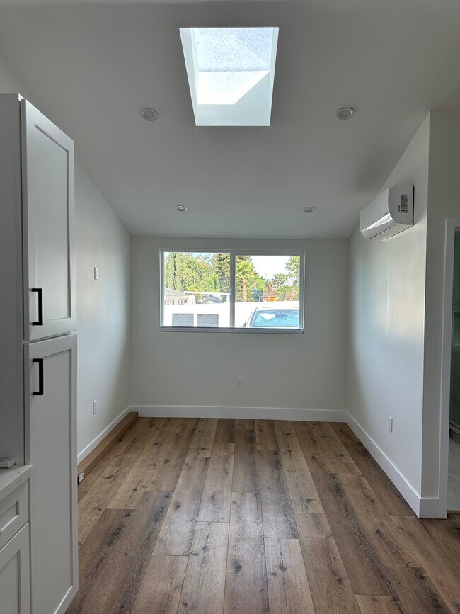 Foto del edificio - 5561 Mason Ave