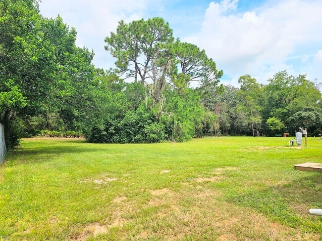 Building Photo - Welcome Home! Spacious 3-Bed, 2-Bath Split...