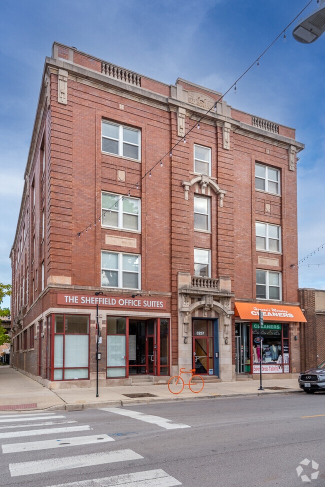 Building Photo - 3257 N Sheffield Ave