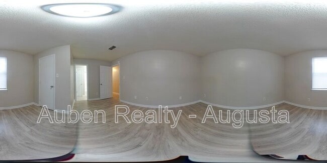 Building Photo - 2930 Dahlia Dr