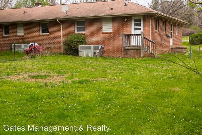 Building Photo - 1505 Mt View Ct