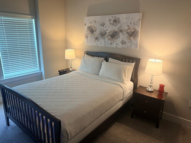 Foto del edificio - 3000 Cypress Lk Rd