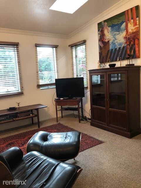 Primary Photo - Studio, 1 bath Flat - Dolores & 30th Streets
