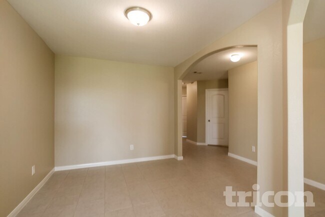 Foto del edificio - 316 Summer Horse Dr