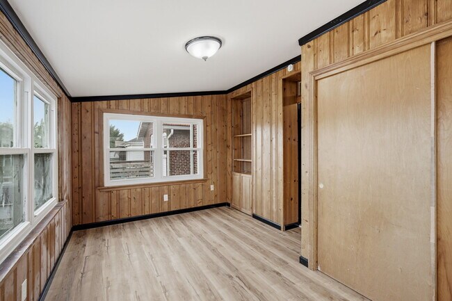 Foto del edificio - 5055 Lindenwood Ave