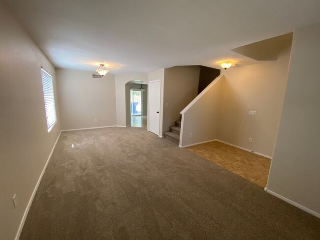 Foto del edificio - 5 Bedroom Home in Prime Gilbert Location!