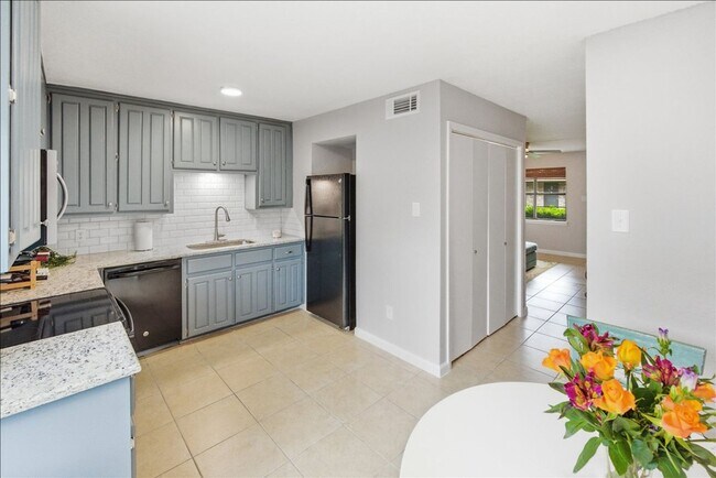 Foto del edificio - Baylor 2 Bedroom Condo