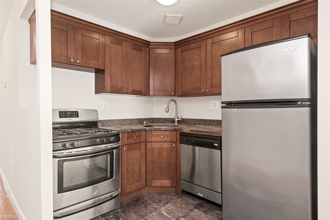 Building Photo - 3 br, 2 bath Apartment - 7149 160th St 3A