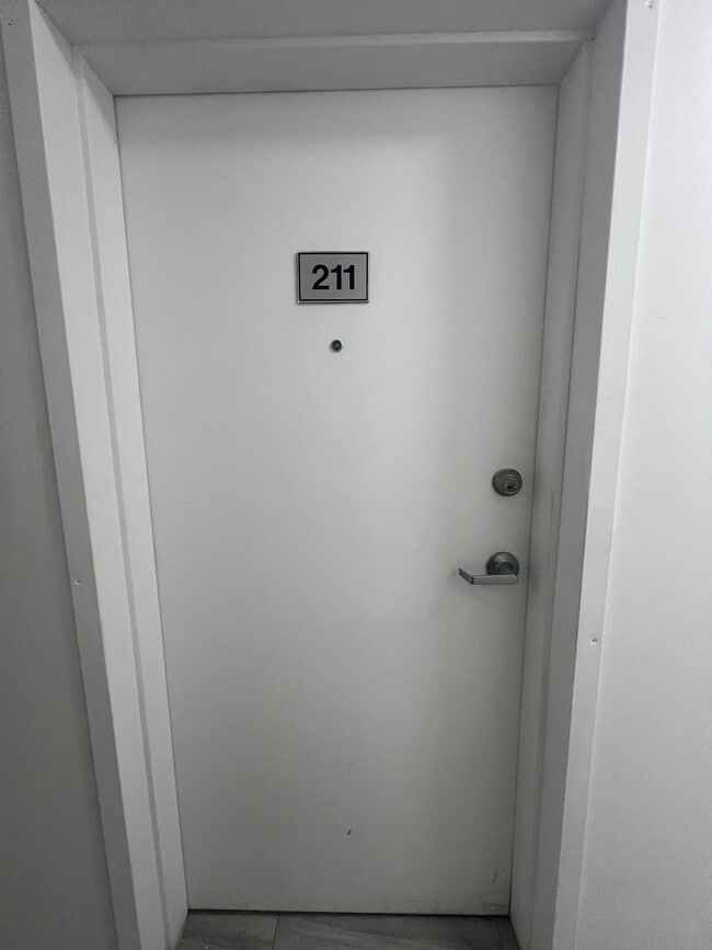 Building Photo - 630 Cummings Ave