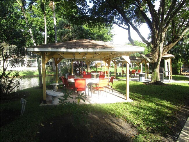 Foto del edificio - 5111 W Oakland Park Blvd
