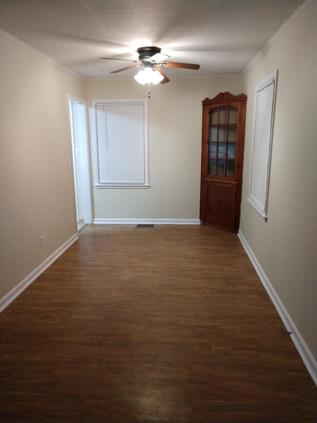 Foto del edificio - 7334 Clovernook Ave