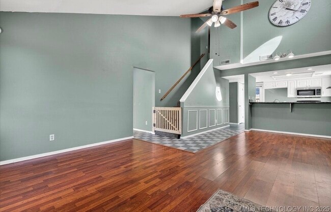 Building Photo - 420 N Cummings Ave