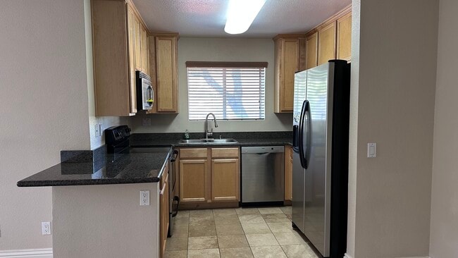 Building Photo - 2275 Del Mar Way