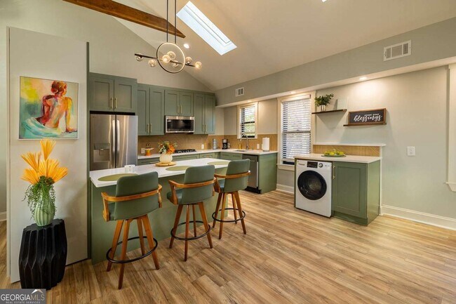 Foto del edificio - 1668 N Druid Hills Rd NE