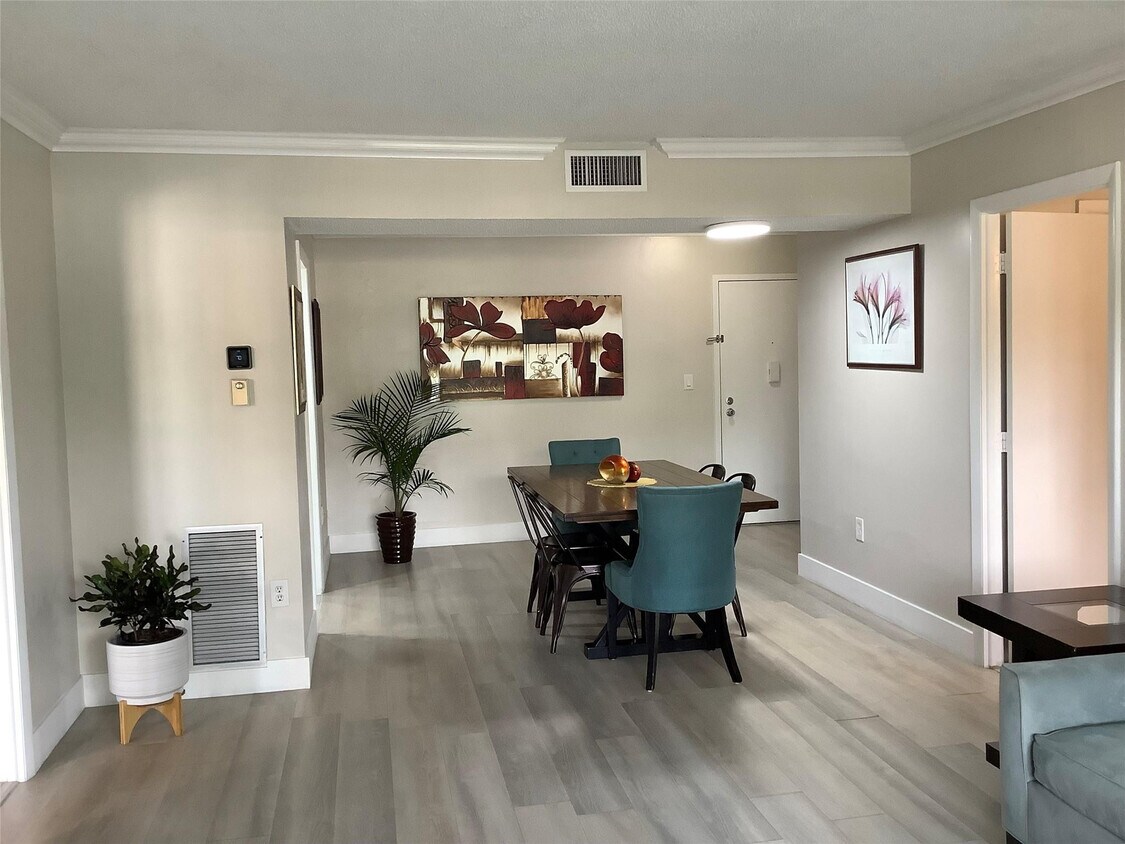 Foto principal - 4174 Inverrary Dr