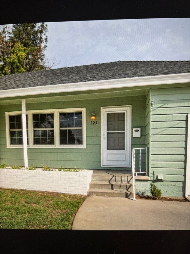 Foto principal - 3BD/1BA House Available Now in Yuba City! ...