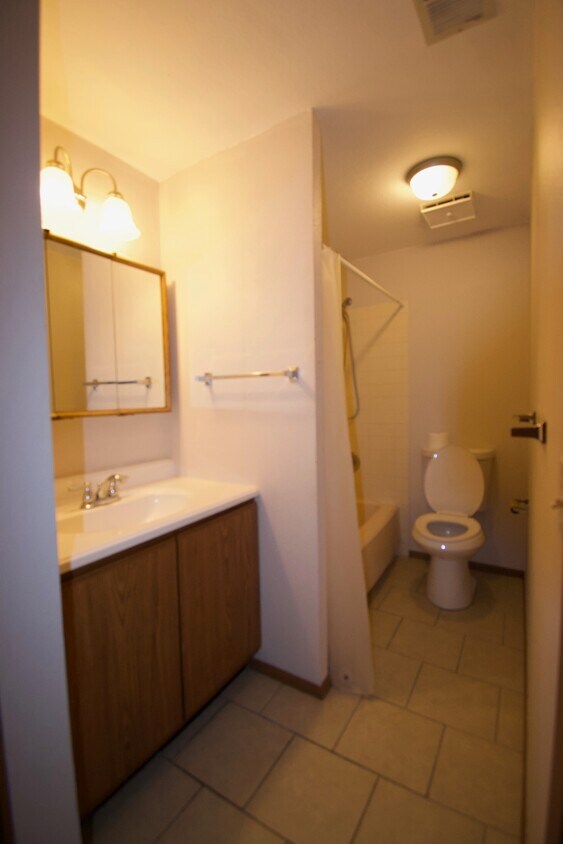 Foto principal - 255 Christiansen Ave, Unit B