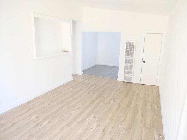 Building Photo - 150 E Avenue 32