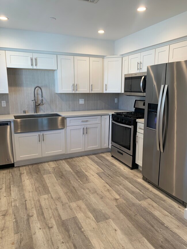 Kitchen - 5506 Camellia Ave