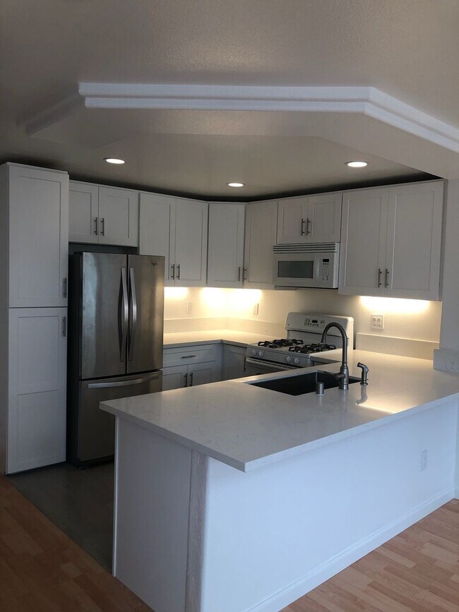Building Photo - Del Mar Highlands adjacent : Spacious Upgr...